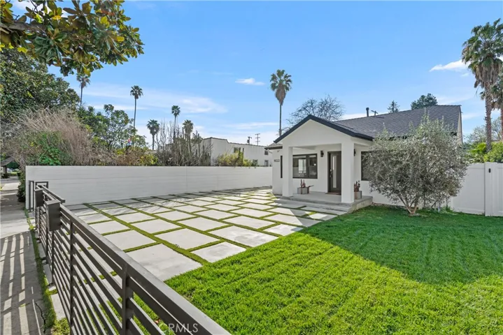 11022 Blix Street, West Toluca Lake, California 91602