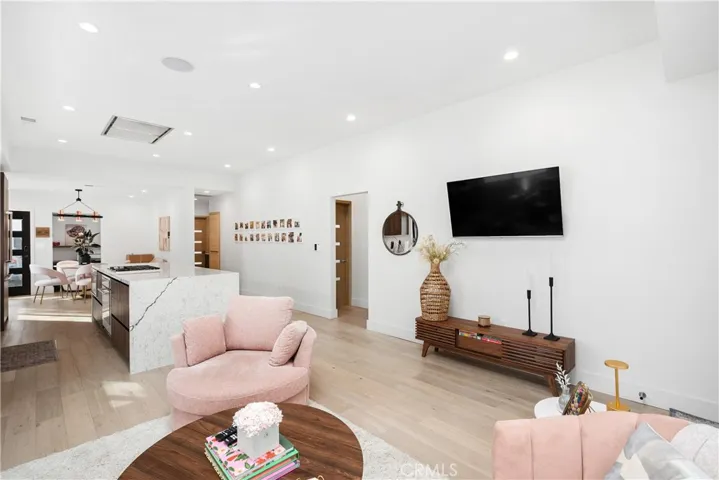11022 Blix Street, West Toluca Lake, California 91602
