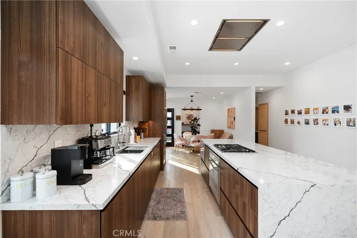 11022 Blix Street, West Toluca Lake, California 91602