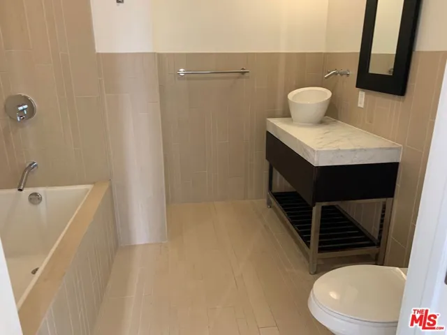 727 W 7th Street 1210, Los Angeles, California 90017