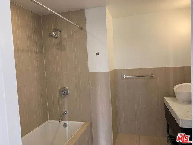 727 W 7th Street 1210, Los Angeles, California 90017