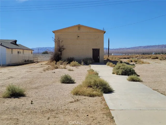 15383 Meyer Road, Mojave, California 93501