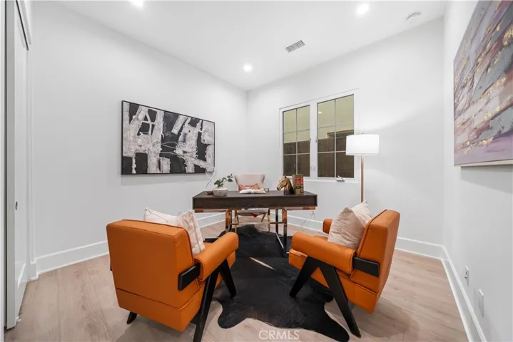 102 Artista, Irvine, California 92602