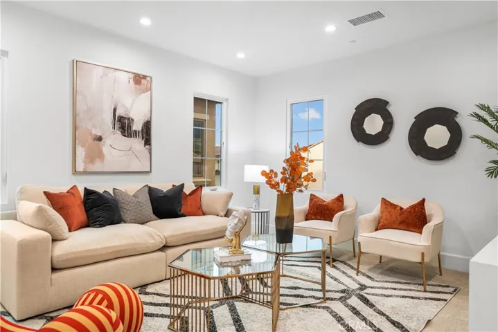 102 Artista, Irvine, California 92602