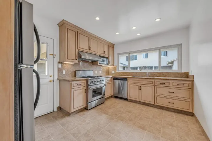 750 Arbor Road 1, Menlo Park, California 94025