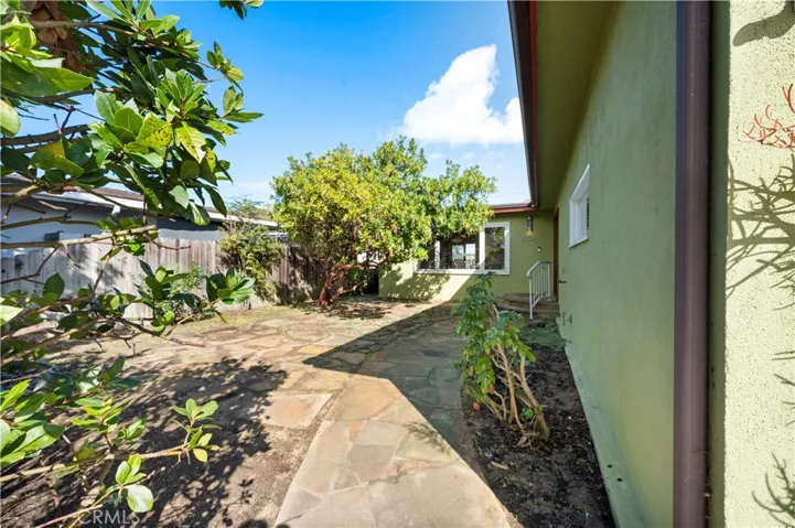 Spacious Front Retreat Area