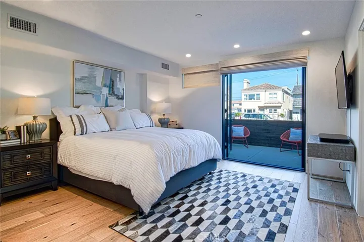 1045 W Balboa Blvd, Newport Beach, California 92661