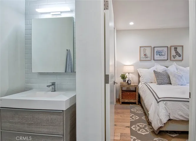1045 W Balboa Blvd, Newport Beach, California 92661