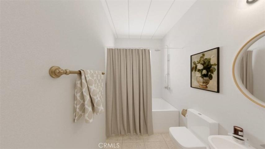 2nd bathroom shower/tub combo staged.