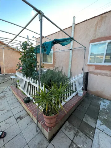 1523 E 83rd Street, Los Angeles, California 90001