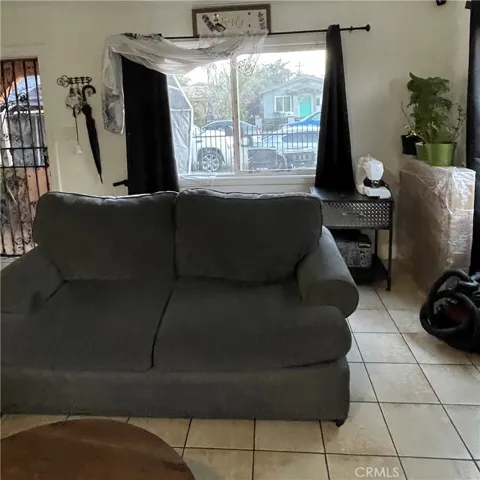 1523 E 83rd Street, Los Angeles, California 90001