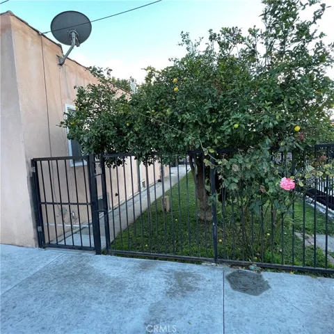1523 E 83rd Street, Los Angeles, California 90001