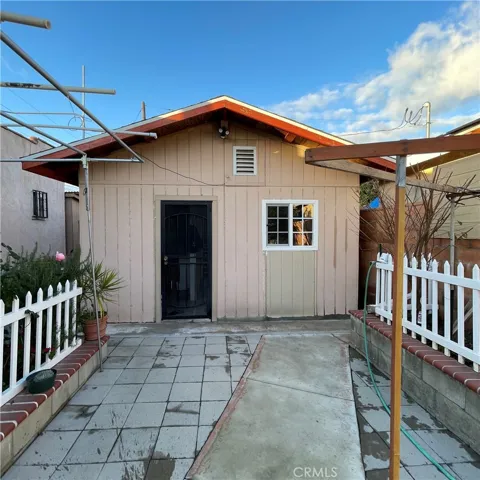 1523 E 83rd Street, Los Angeles, California 90001