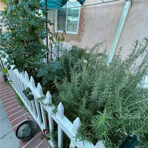1523 E 83rd Street, Los Angeles, California 90001