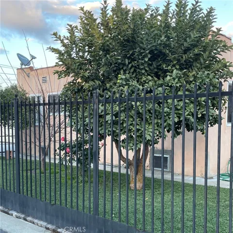 1523 E 83rd Street, Los Angeles, California 90001