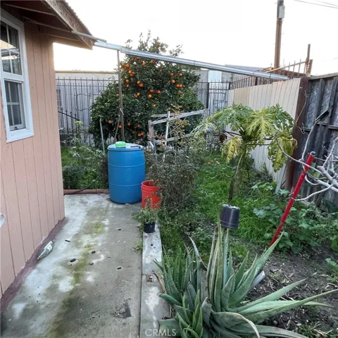 1523 E 83rd Street, Los Angeles, California 90001