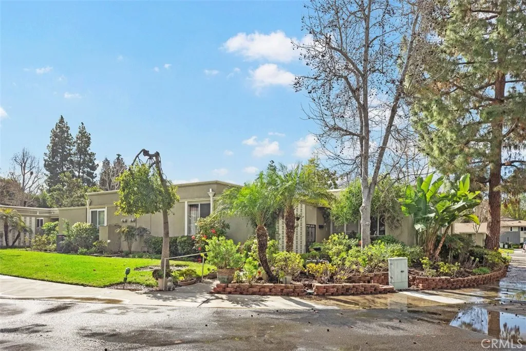 74 Calle Aragon Unit A, Laguna Woods, California 92637, 2 Bedrooms Bedrooms, ,1 BathroomBathrooms,Residential Lease,For Rent,Calle Aragon,OC24029389