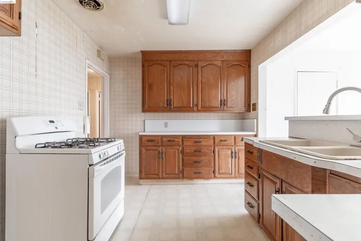 93 Atherton Ave, Pittsburg, California 94565