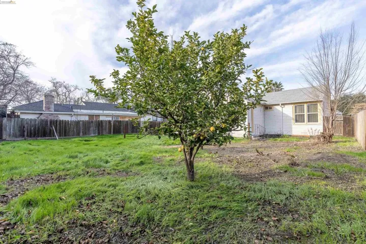 93 Atherton Ave, Pittsburg, California 94565
