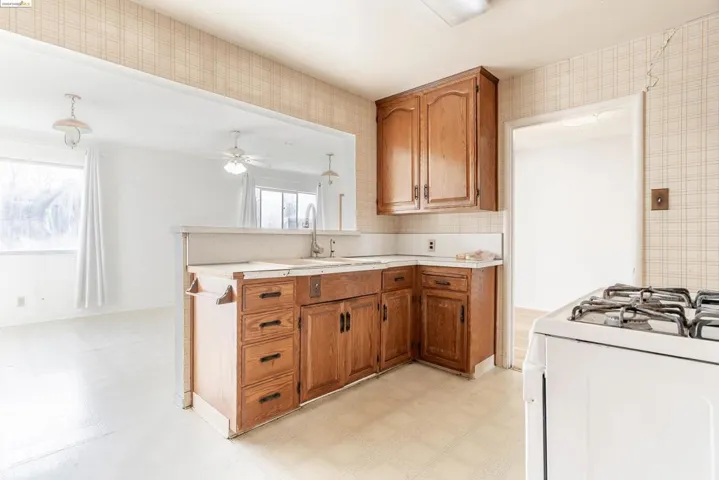 93 Atherton Ave, Pittsburg, California 94565