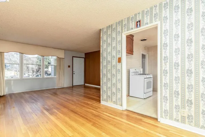 93 Atherton Ave, Pittsburg, California 94565