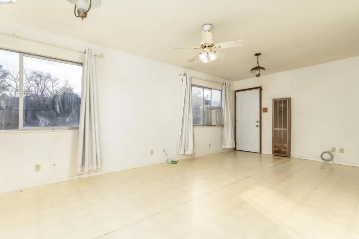 93 Atherton Ave, Pittsburg, California 94565