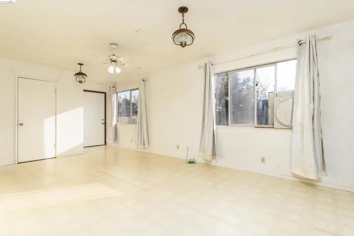 93 Atherton Ave, Pittsburg, California 94565