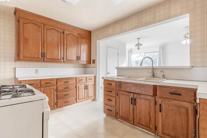 93 Atherton Ave, Pittsburg, California 94565