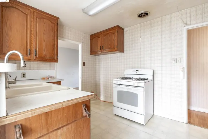 93 Atherton Ave, Pittsburg, California 94565