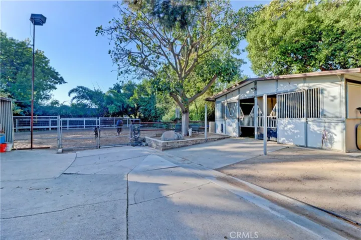 2nd barn looking towards turnout