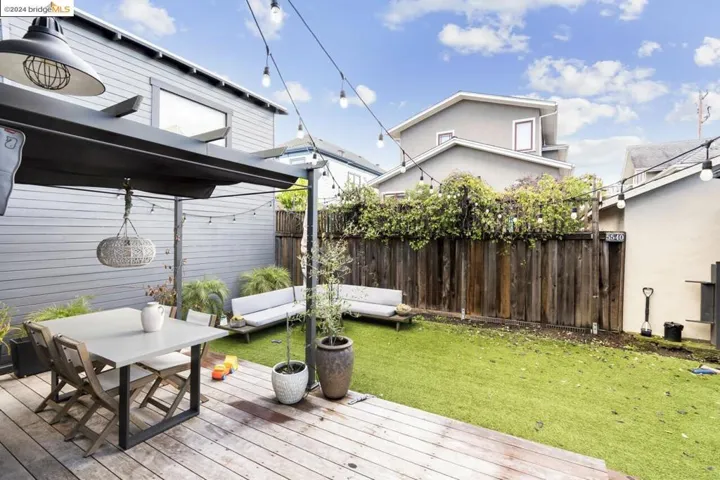 PATIO WITH TURF LAWN