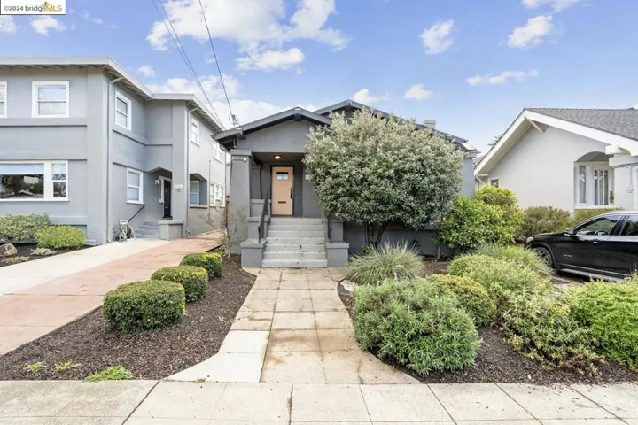 FRONT OF HOUSE