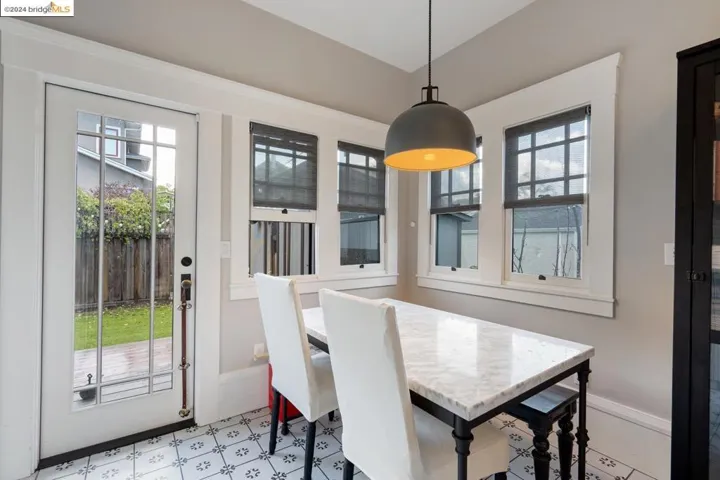 BREAKFAST NOOK