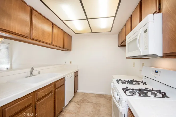 315 Coral Reef Drive 15, Huntington Beach, California 92648