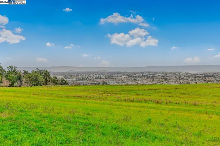 28743 Vista Grande Dr, Hayward, California 94544