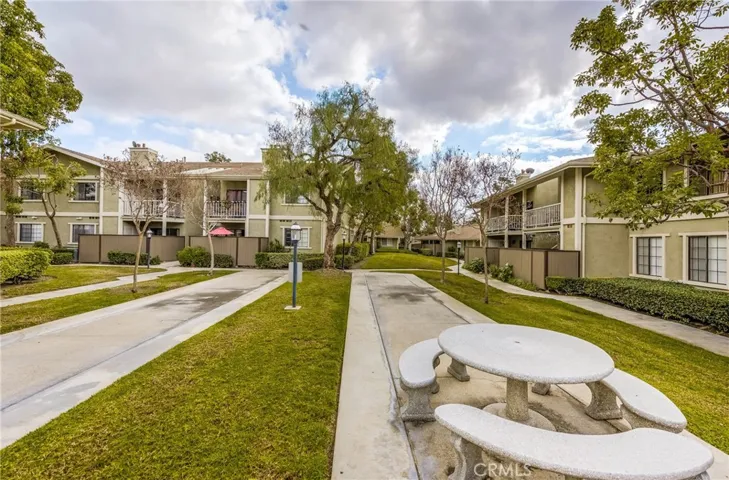 General photo of additional common area grounds.