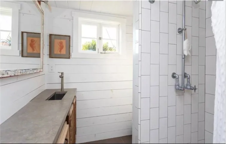 255 Center Street, Laguna Beach, California 92651