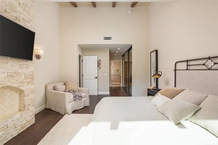 431 Vista Grande, Newport Beach, California 92660