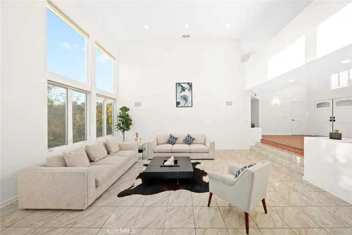 2070 Kinclair Drive, Pasadena, California 91107