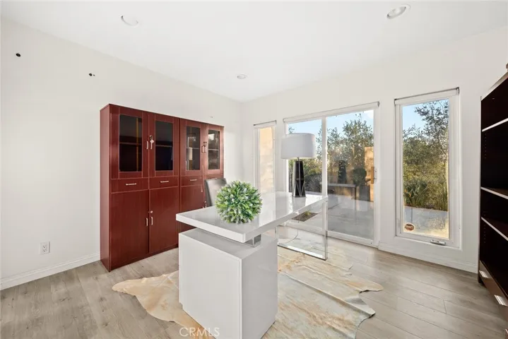2070 Kinclair Drive, Pasadena, California 91107