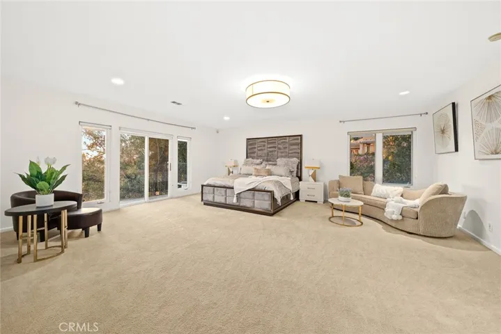 2070 Kinclair Drive, Pasadena, California 91107