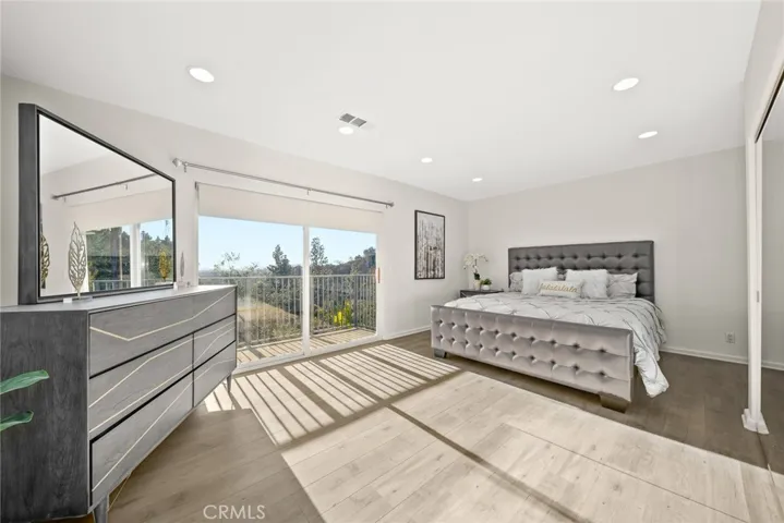 2070 Kinclair Drive, Pasadena, California 91107