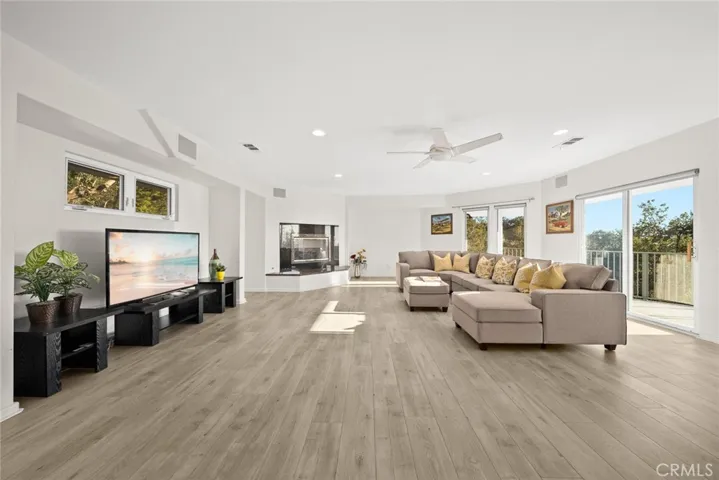 2070 Kinclair Drive, Pasadena, California 91107