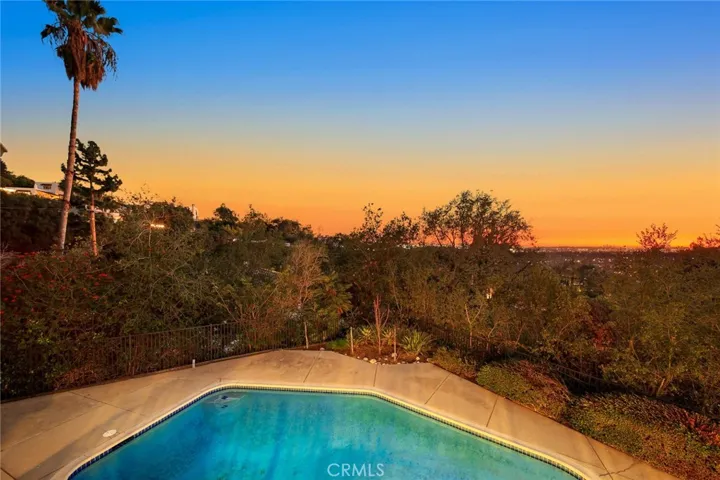 2070 Kinclair Drive, Pasadena, California 91107