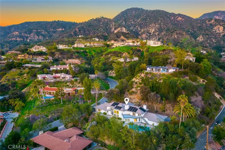 2070 Kinclair Drive, Pasadena, California 91107