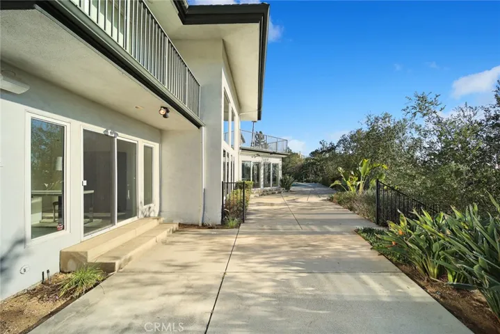 2070 Kinclair Drive, Pasadena, California 91107