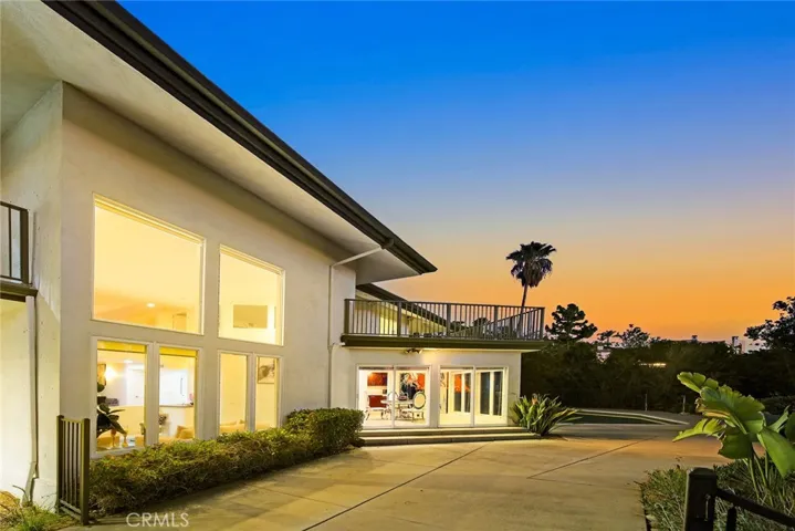 2070 Kinclair Drive, Pasadena, California 91107