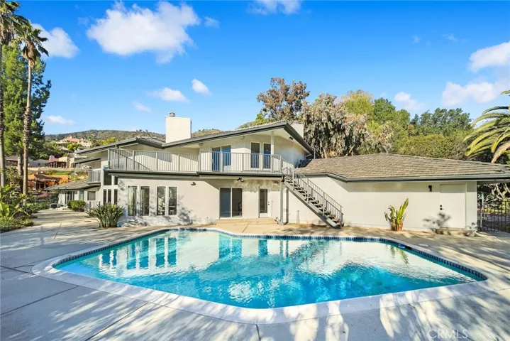 2070 Kinclair Drive, Pasadena, California 91107