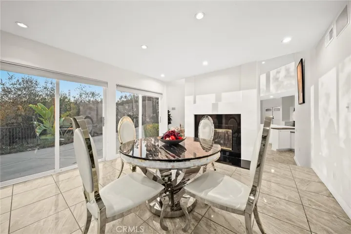 2070 Kinclair Drive, Pasadena, California 91107