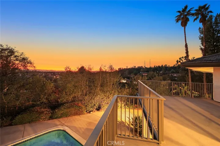 2070 Kinclair Drive, Pasadena, California 91107